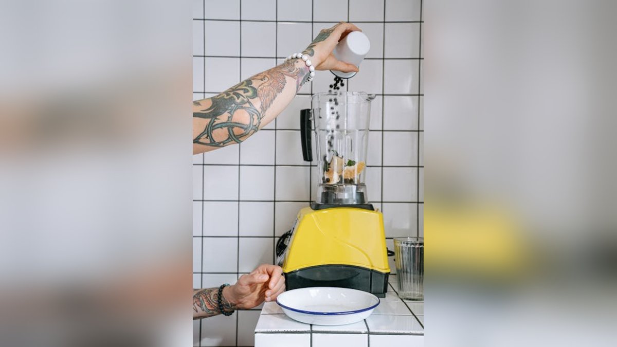 5 Quick and Healthy Smoothie Recipes to Try - article hero image